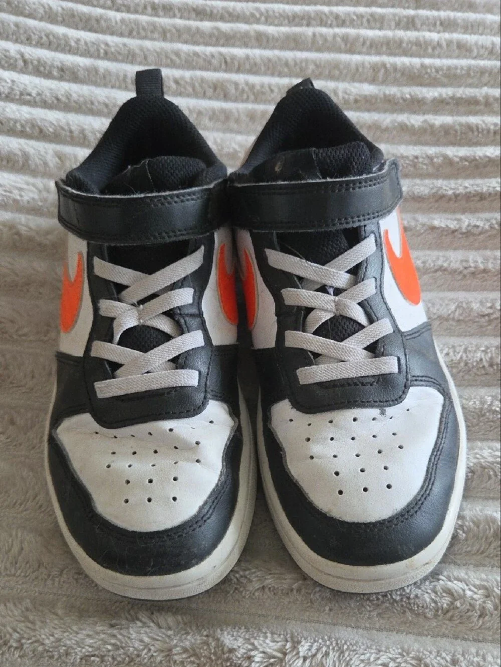 Nike Kids Low-Top Sneakers in White, Black & Orange Swoosh